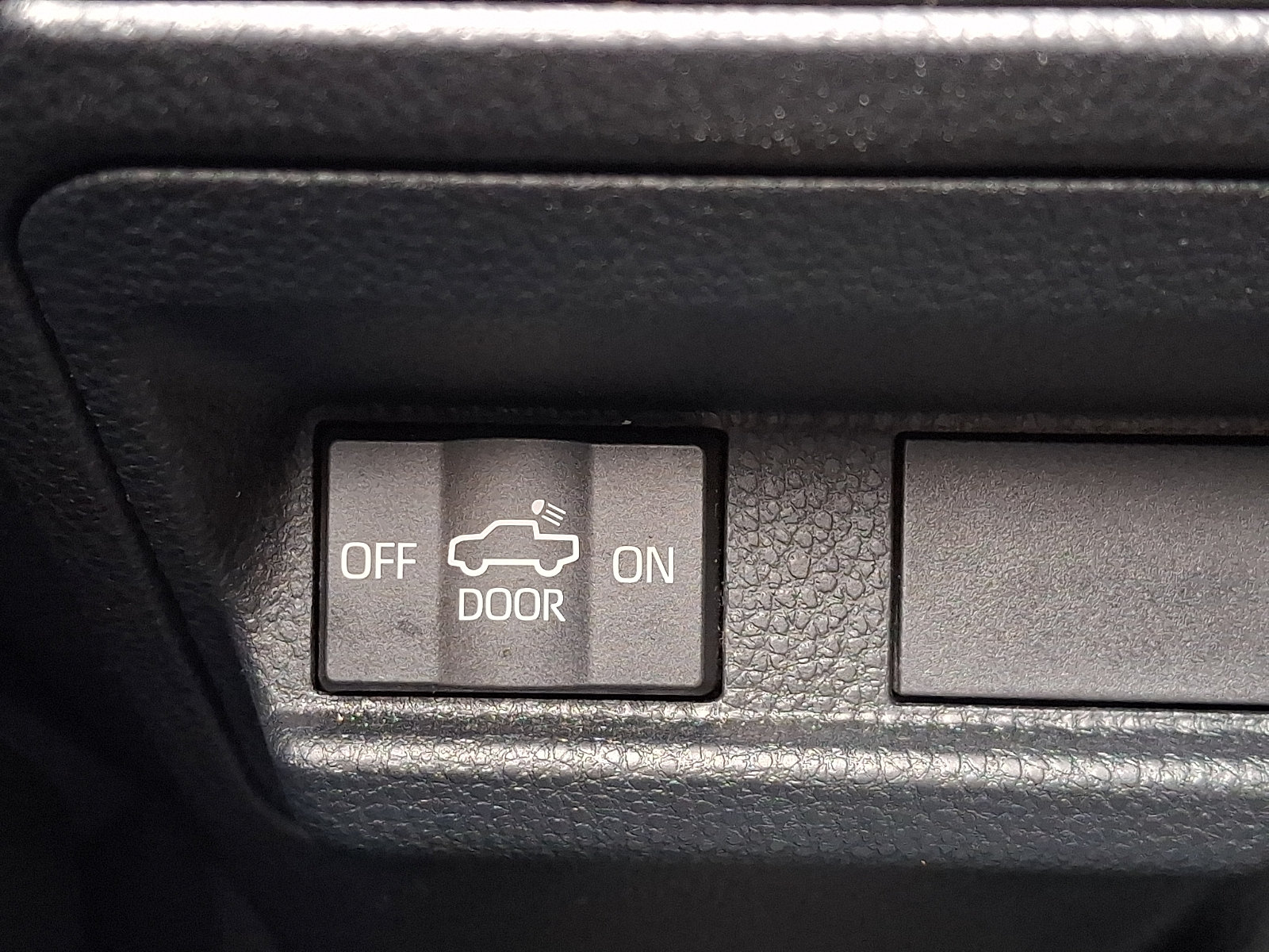 Used 2024 Toyota Tacoma SR5 AWD/4WD image 25
