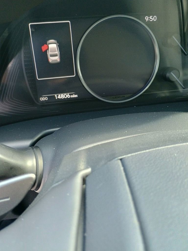 Used 2024 Lexus ES 350 w/ Technology Package FWD image 2