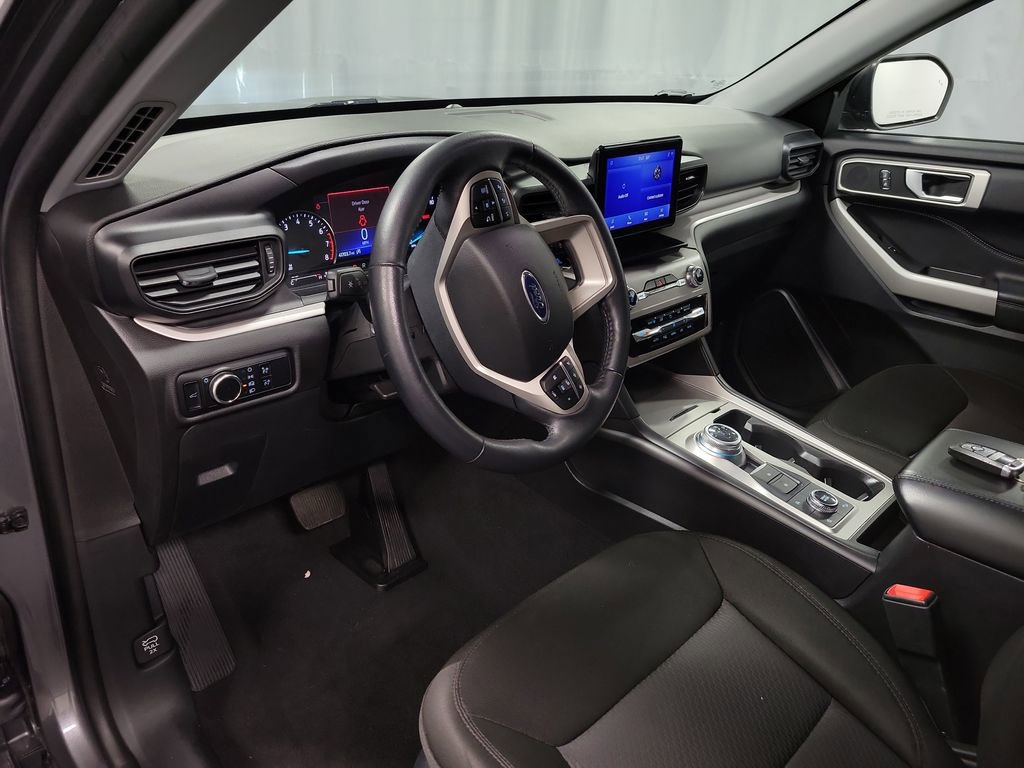 Used 2024 Ford Explorer XLT AWD/4WD image 13
