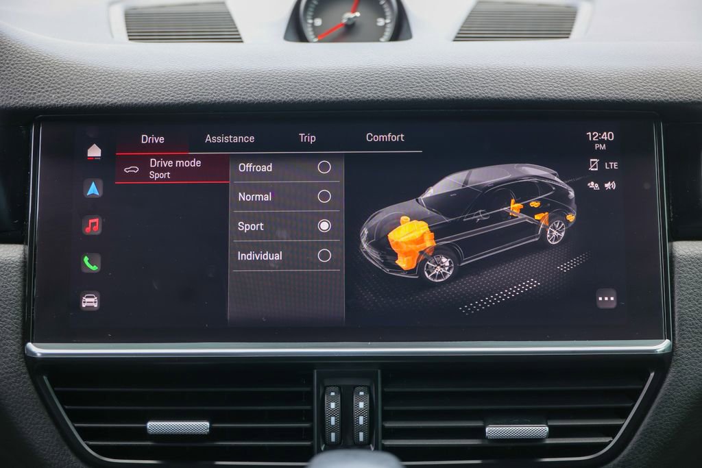 Certified 2023 Porsche Cayenne AWD/4WD image 33