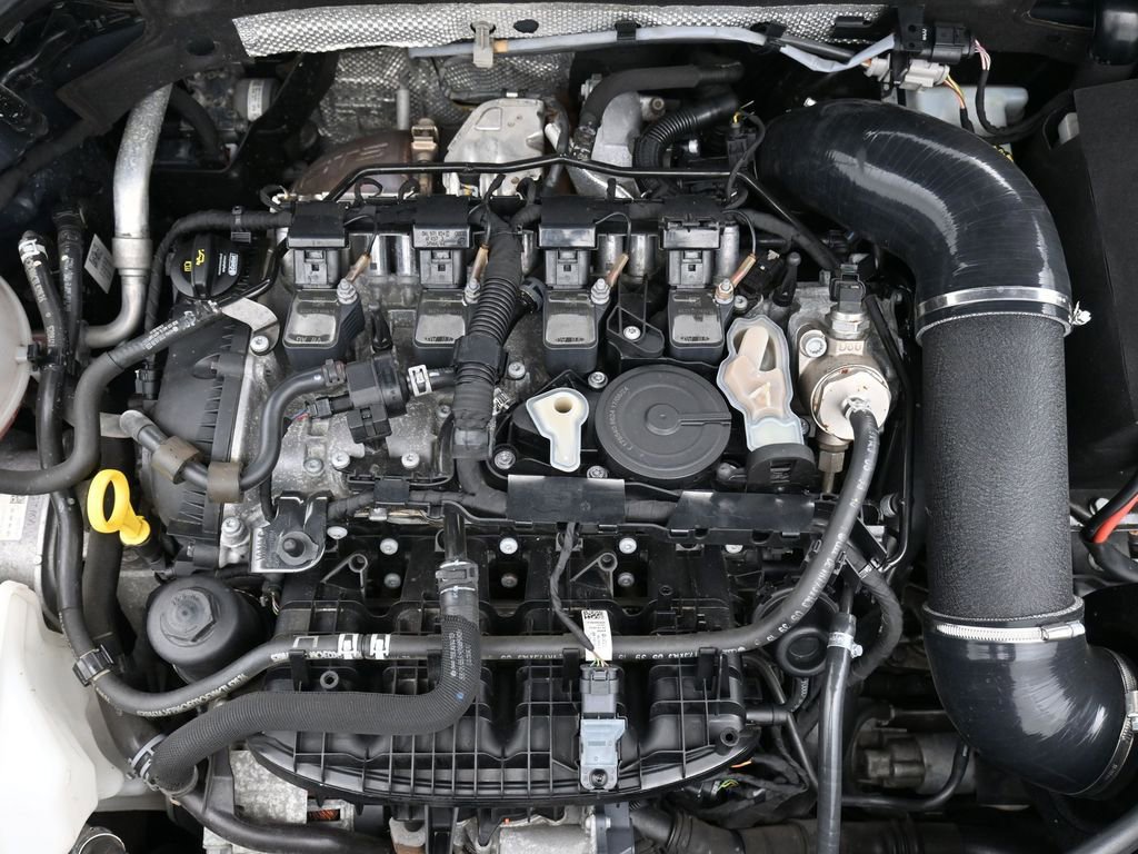 Used 2016 Volkswagen Golf R 4-Door image 26