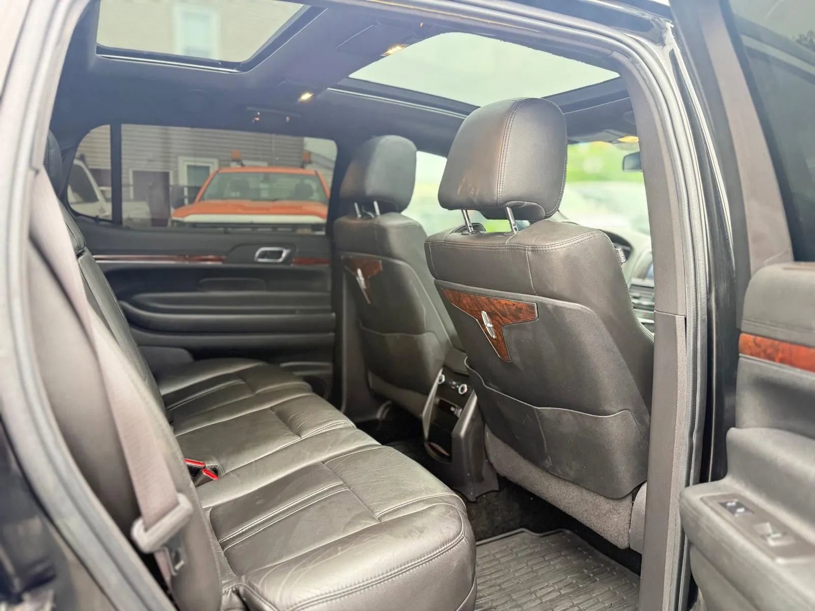Used 2015 Lincoln MKT AWD image 23