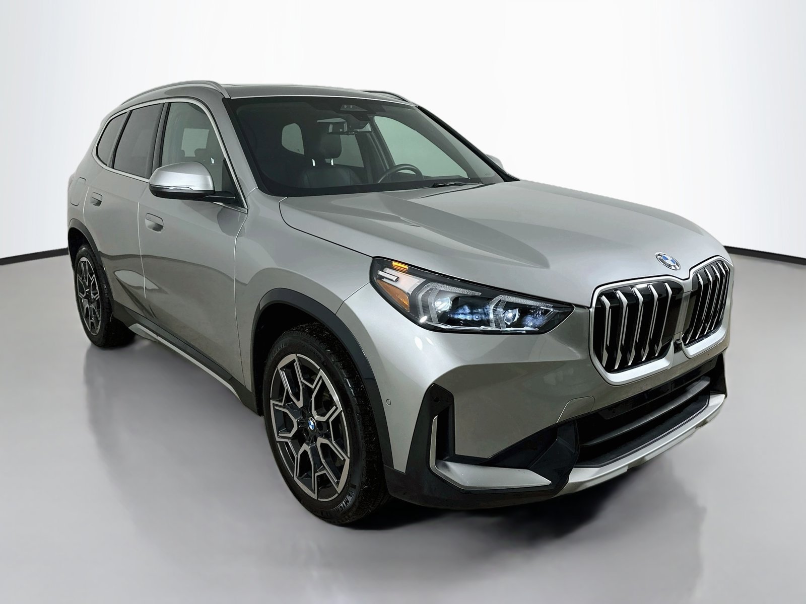 Used 2026 BMW X1 xDrive28i w/ Technology Package AWD/4WD image 3