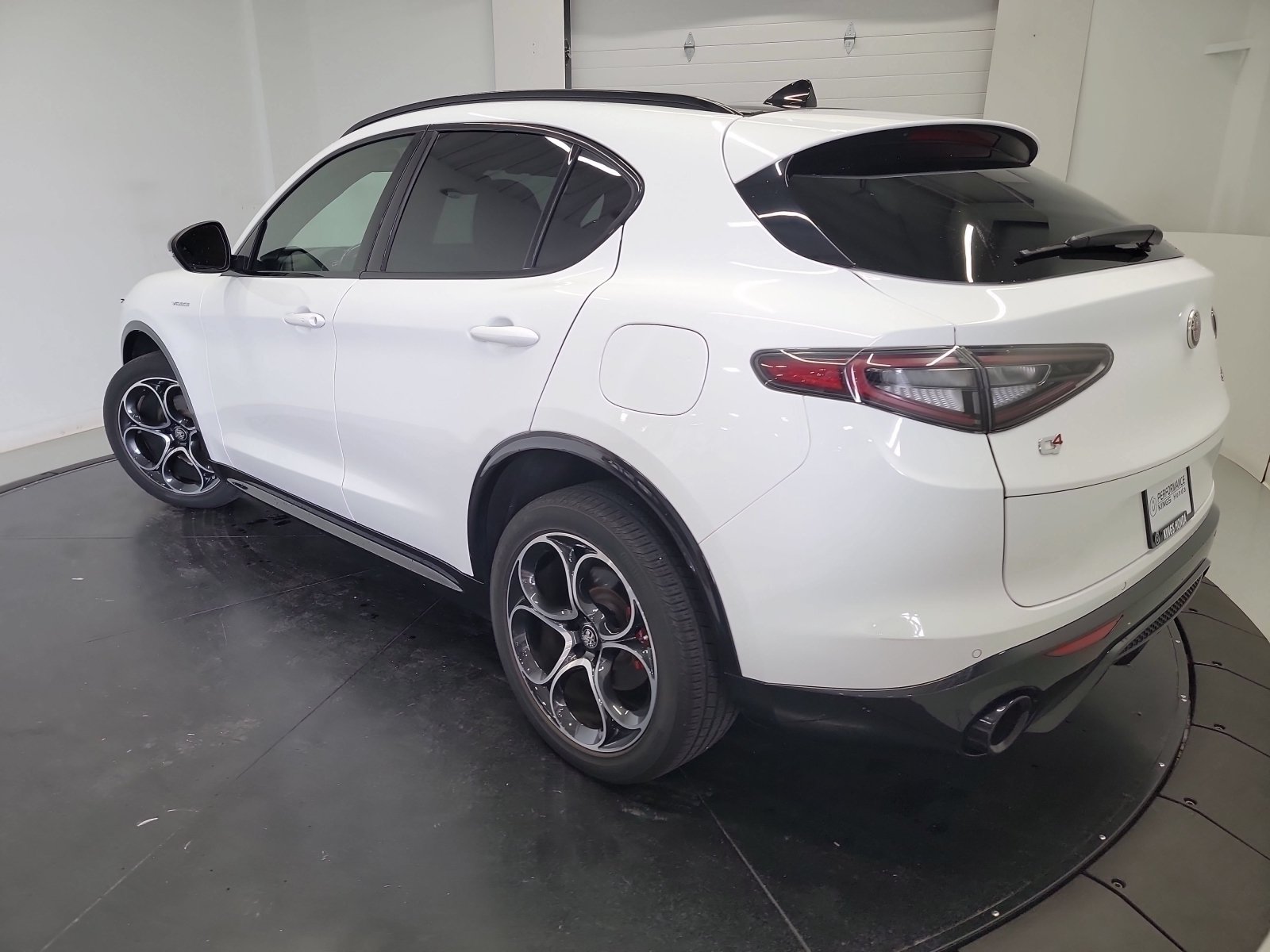 Used 2024 Alfa Romeo Stelvio Veloce AWD/4WD image 6