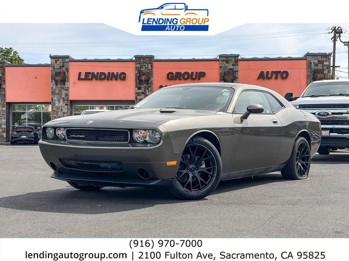 Used 2010 Dodge Challenger SE image 1