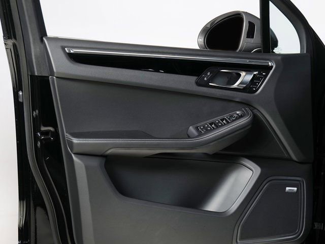 New 2025 Porsche Macan Turbo image 24