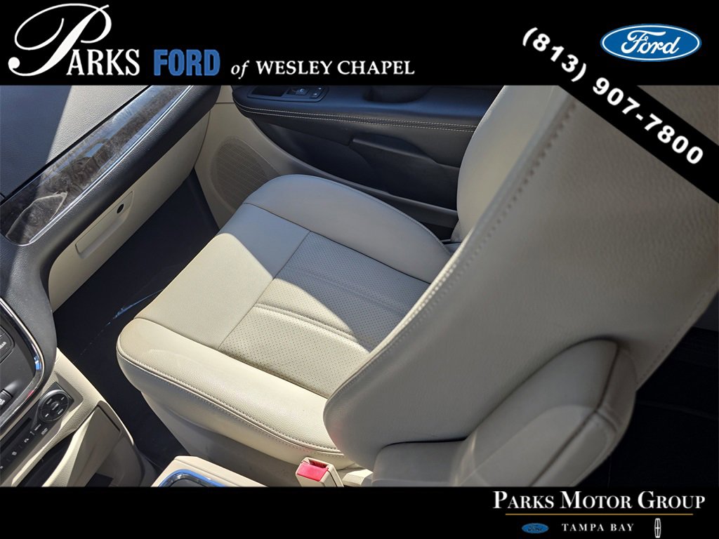 Used 2012 Chrysler Town & Country Touring-L w/ Premium Group image 13