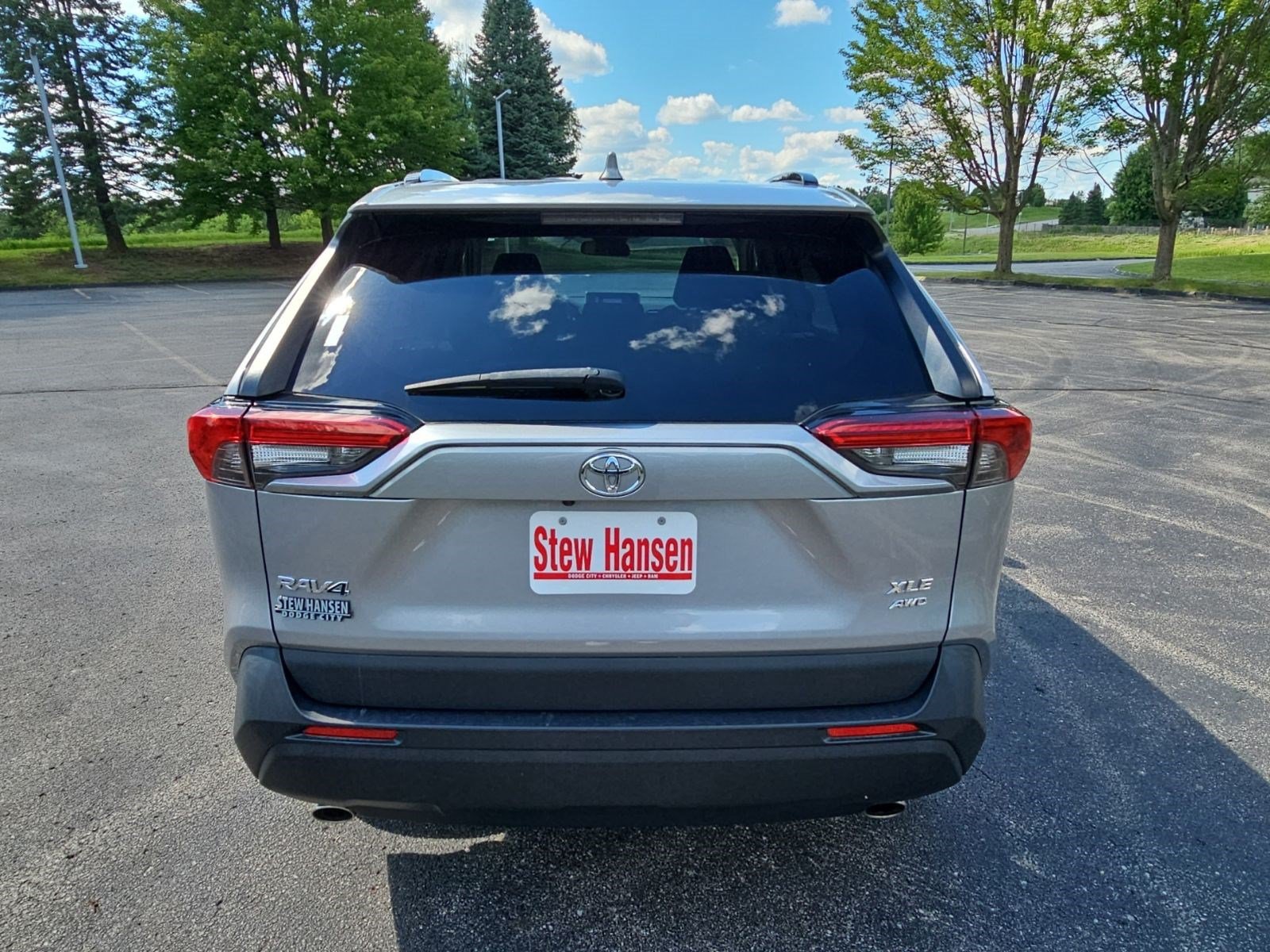 Used 2023 Toyota RAV4 XLE AWD/4WD image 5