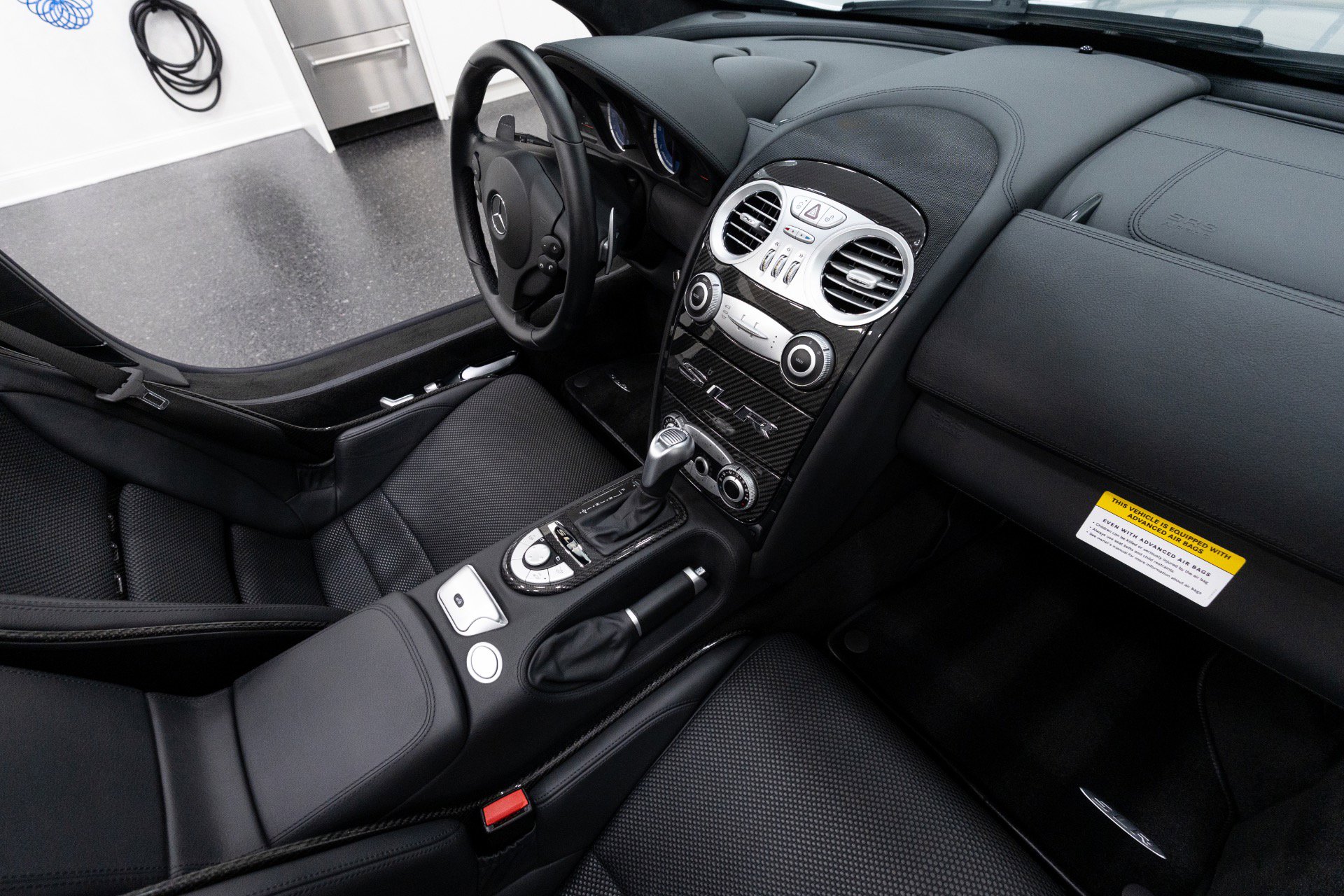 Used 2009 Mercedes-Benz SLR image 7