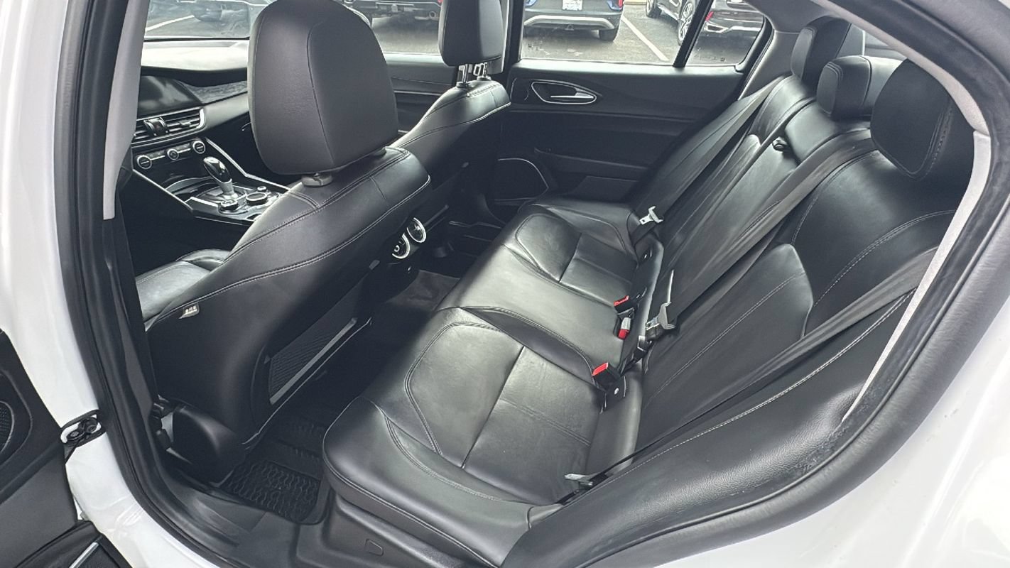 Used 2018 Alfa Romeo Giulia AWD image 12