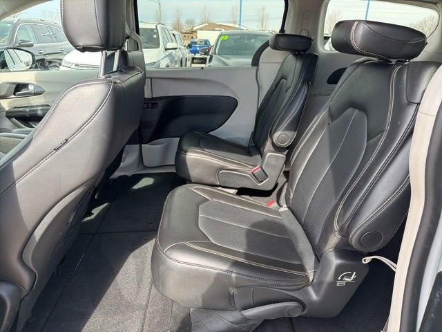 Used 2024 Chrysler Pacifica Touring-L image 18