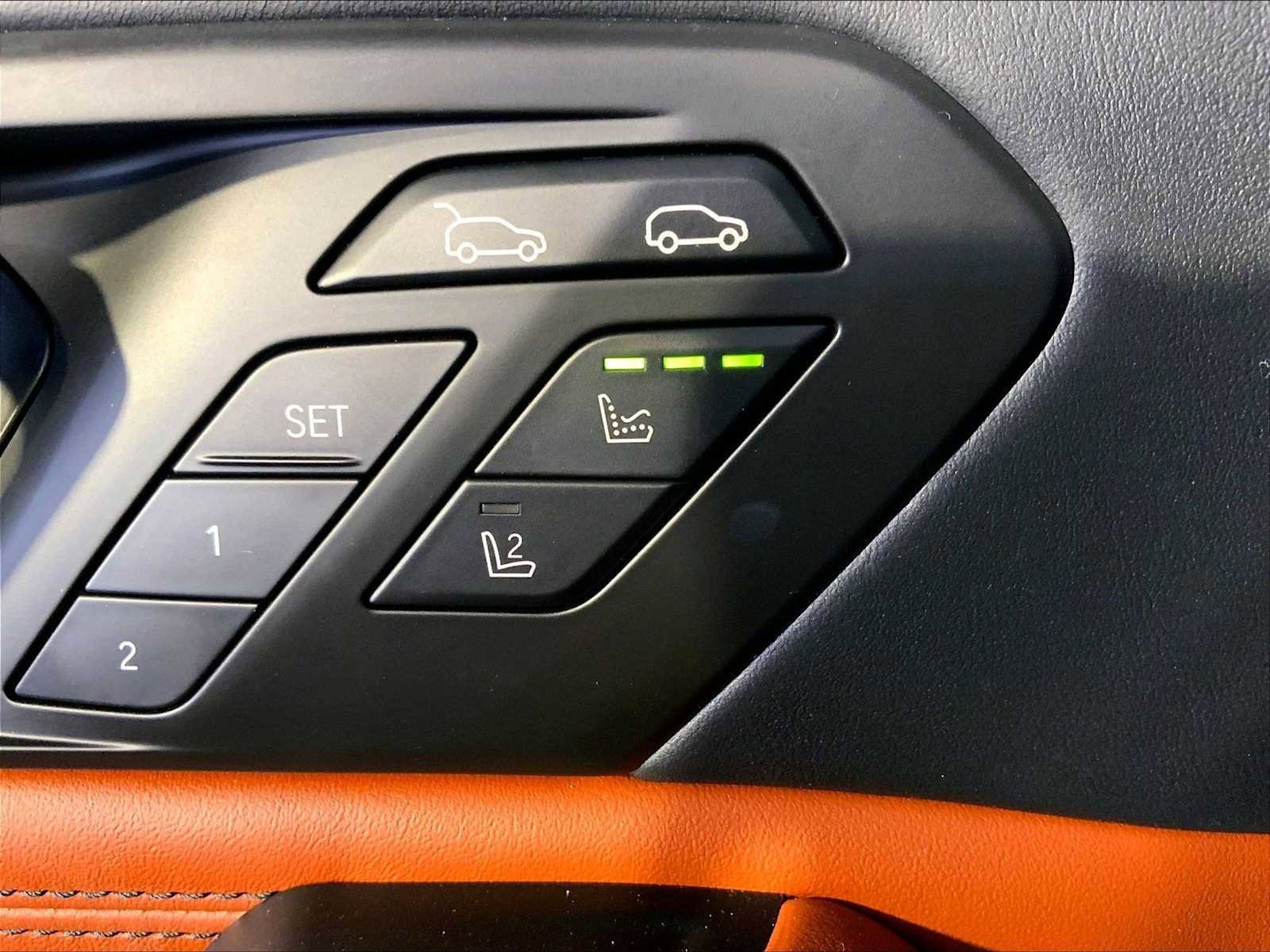 Used 2022 BMW X6 M50i w/ Executive Package image 37