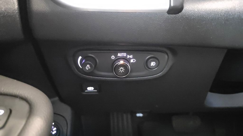 Used 2023 GMC Terrain SLT w/ LPO, Floor Liner Package AWD/4WD image 29
