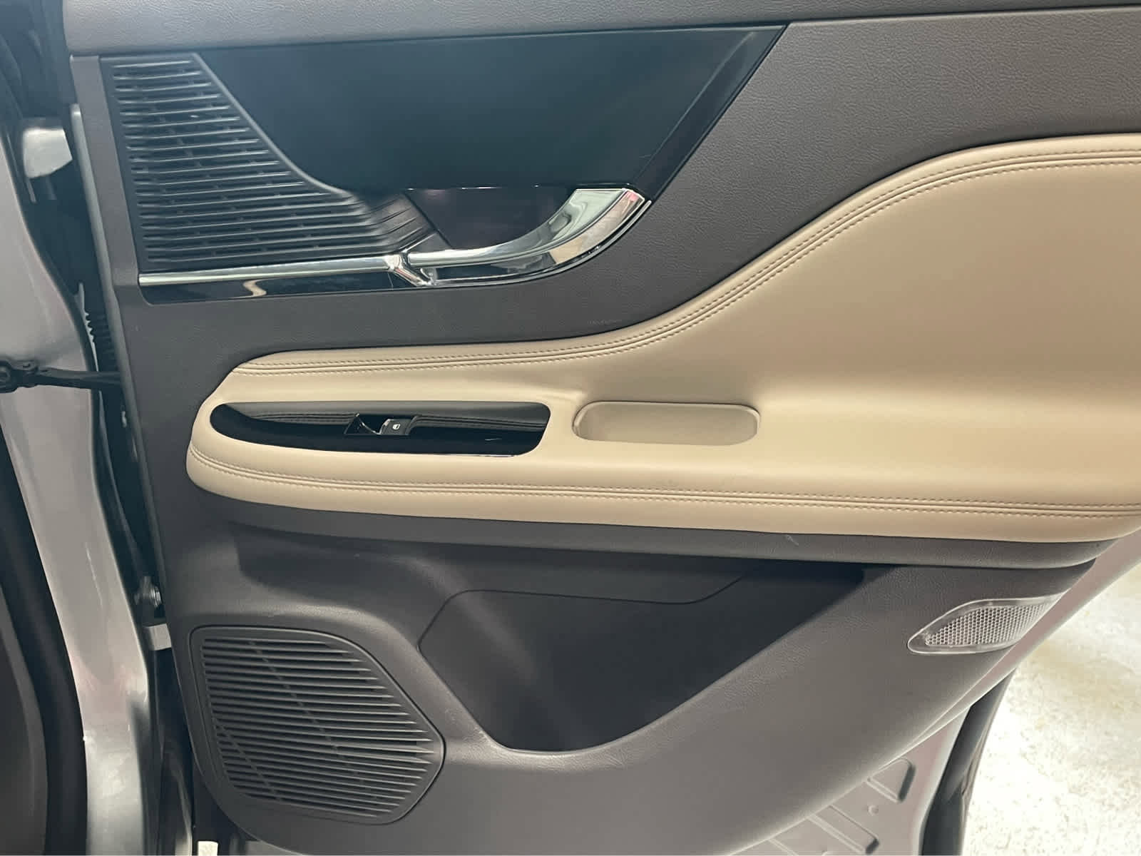 Used 2021 Lincoln Corsair AWD w/ Premium Package image 27