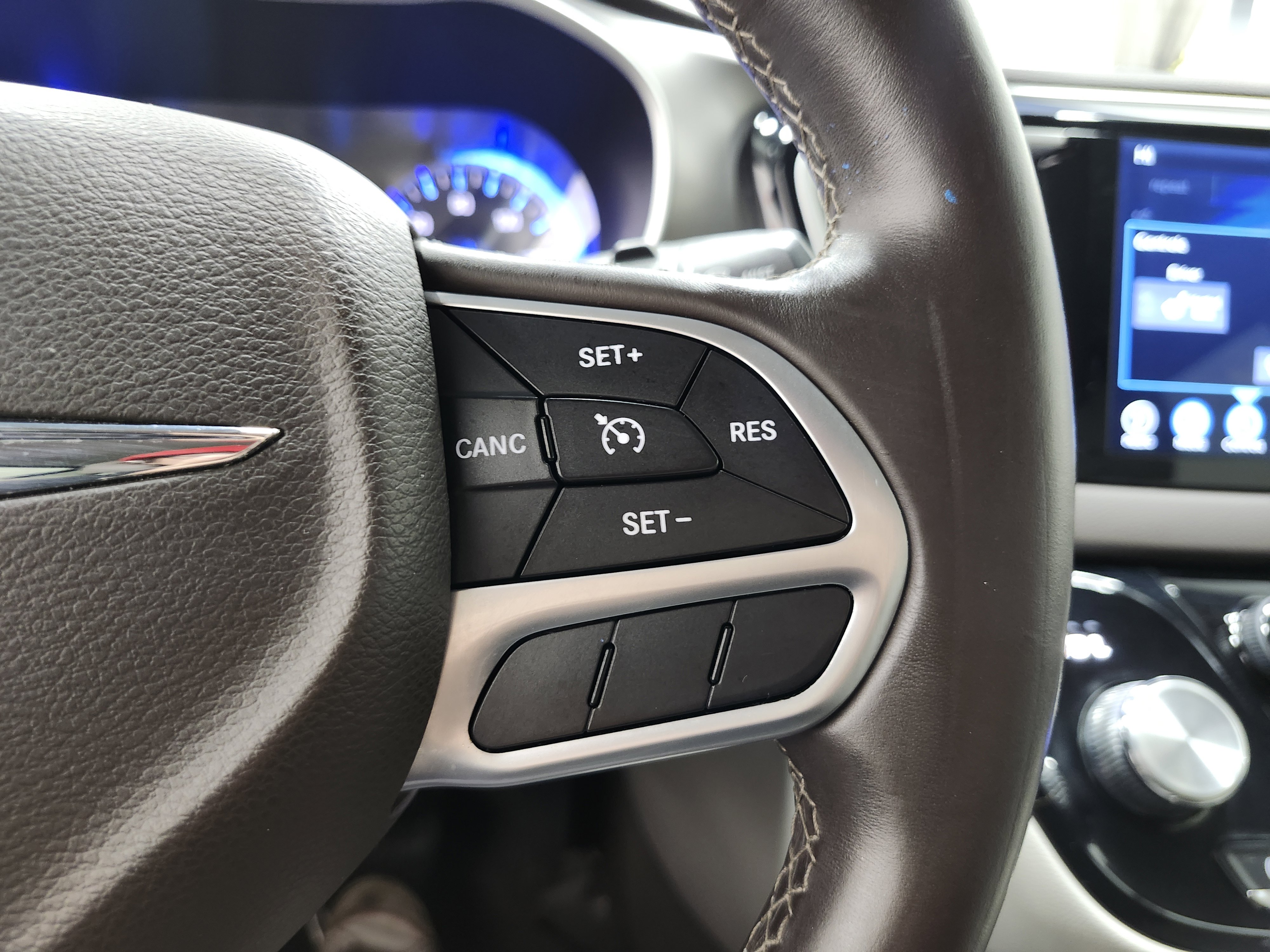 Used 2017 Chrysler Pacifica Touring-L w/ Tire & Wheel Group image 31