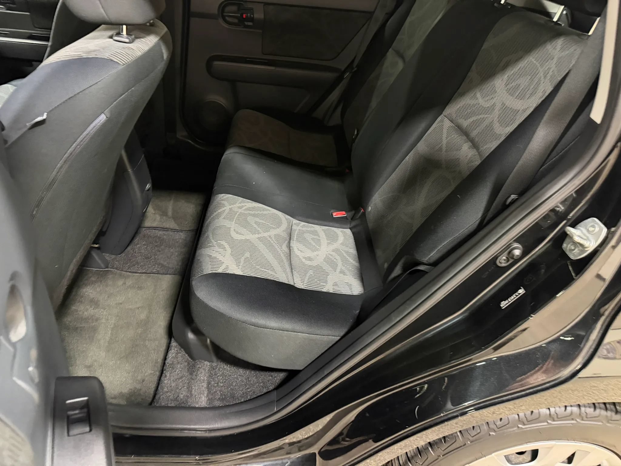 Used 2015 Scion xB FWD image 32
