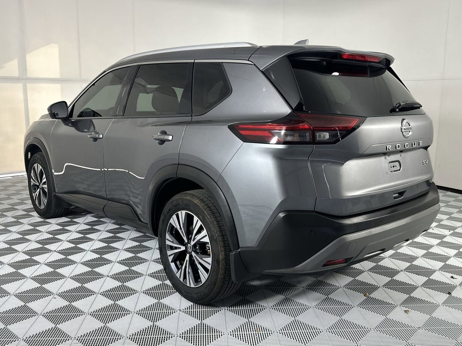 Used 2021 Nissan Rogue SV w/ Premium Package image 6