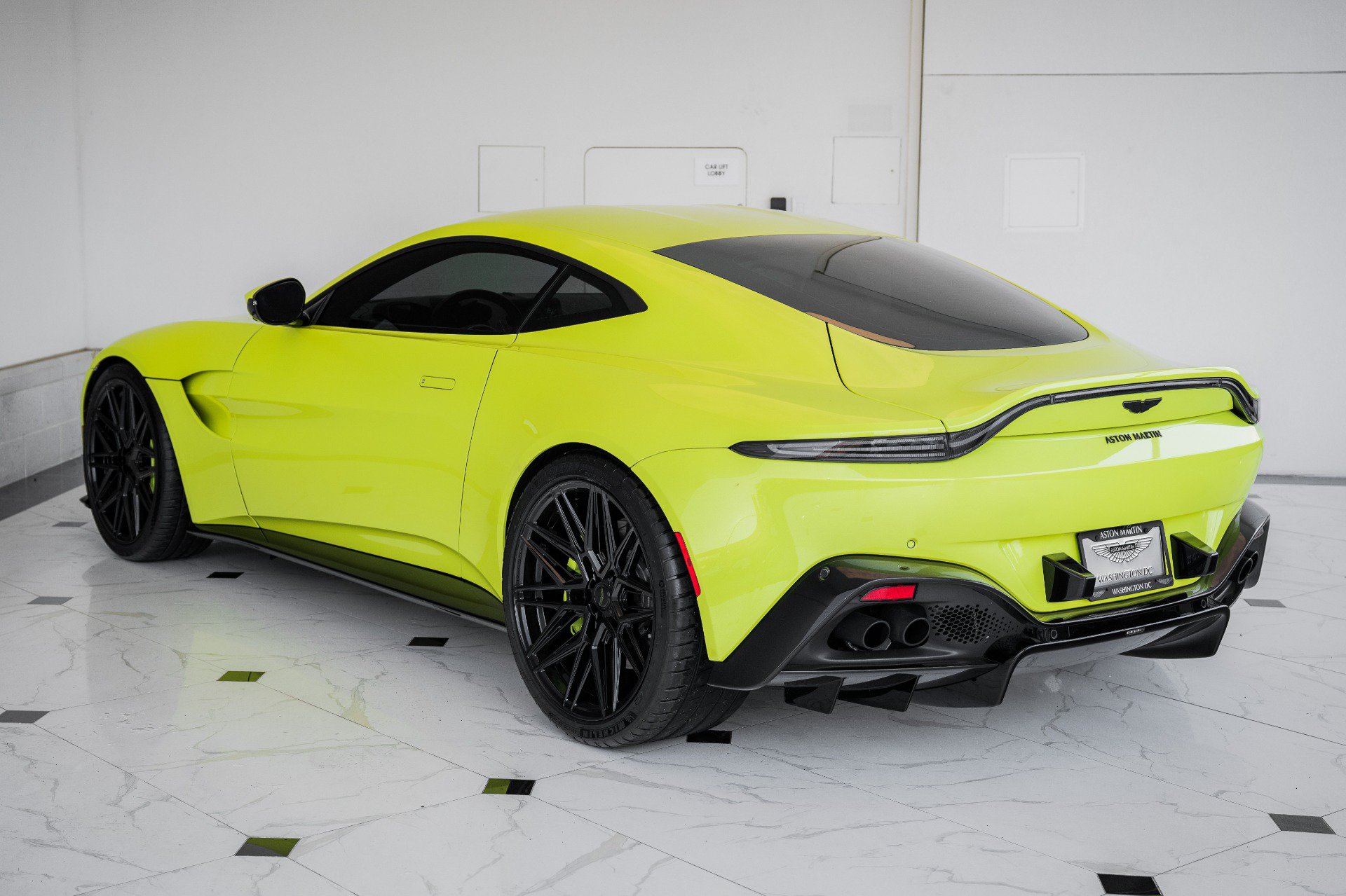 Used 2020 Aston Martin V8 Vantage Coupe RWD image 2
