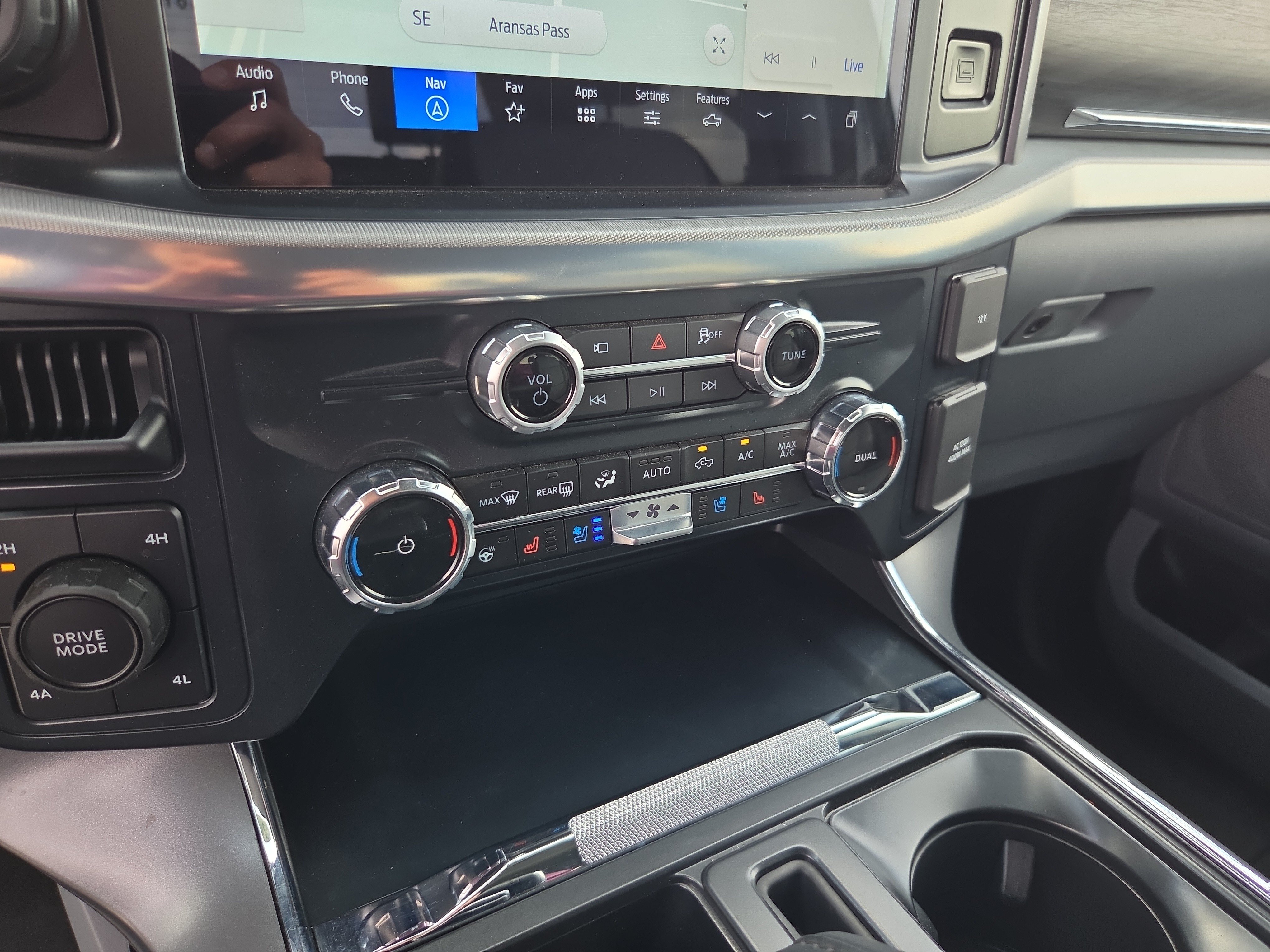 Used 2025 Ford F150 Lariat AWD/4WD image 23