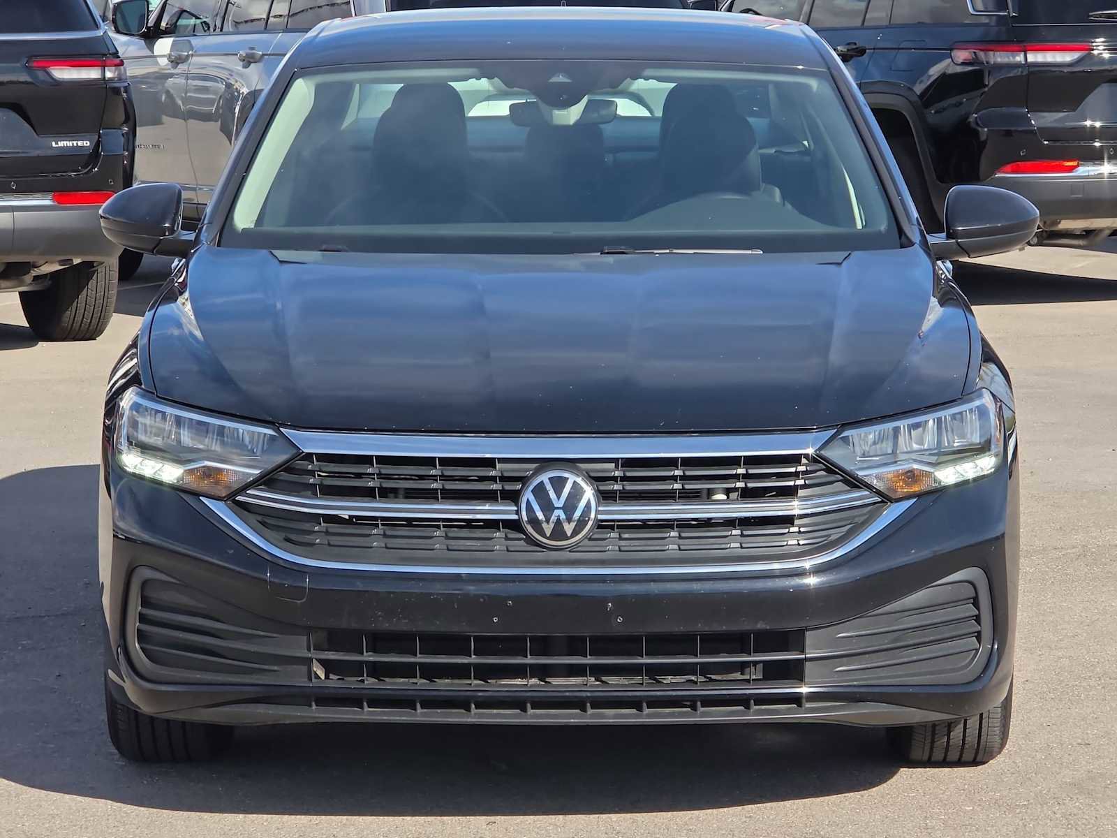 Used 2024 Volkswagen Jetta SE image 4