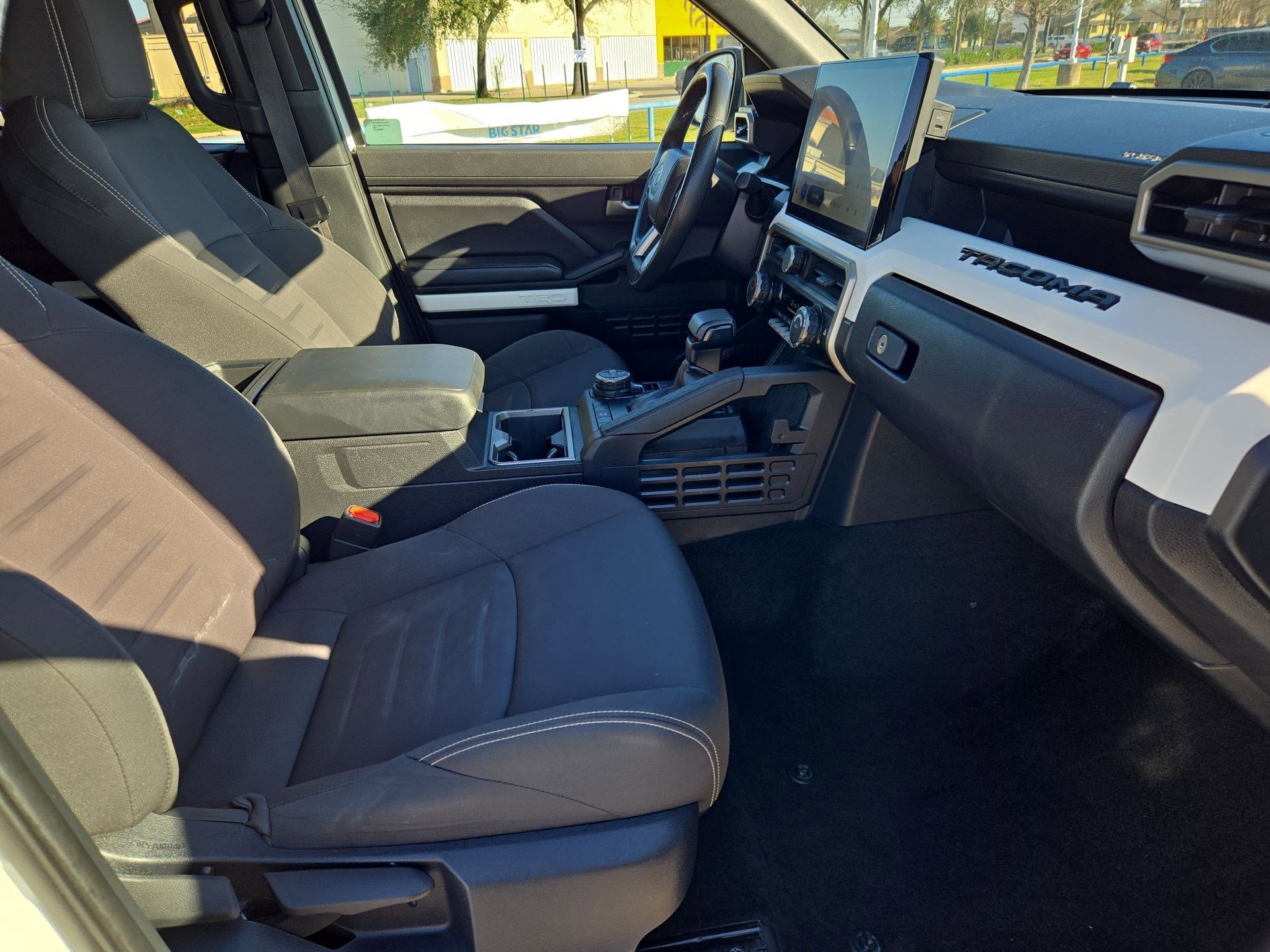 Used 2024 Toyota Tacoma TRD Off-Road image 30