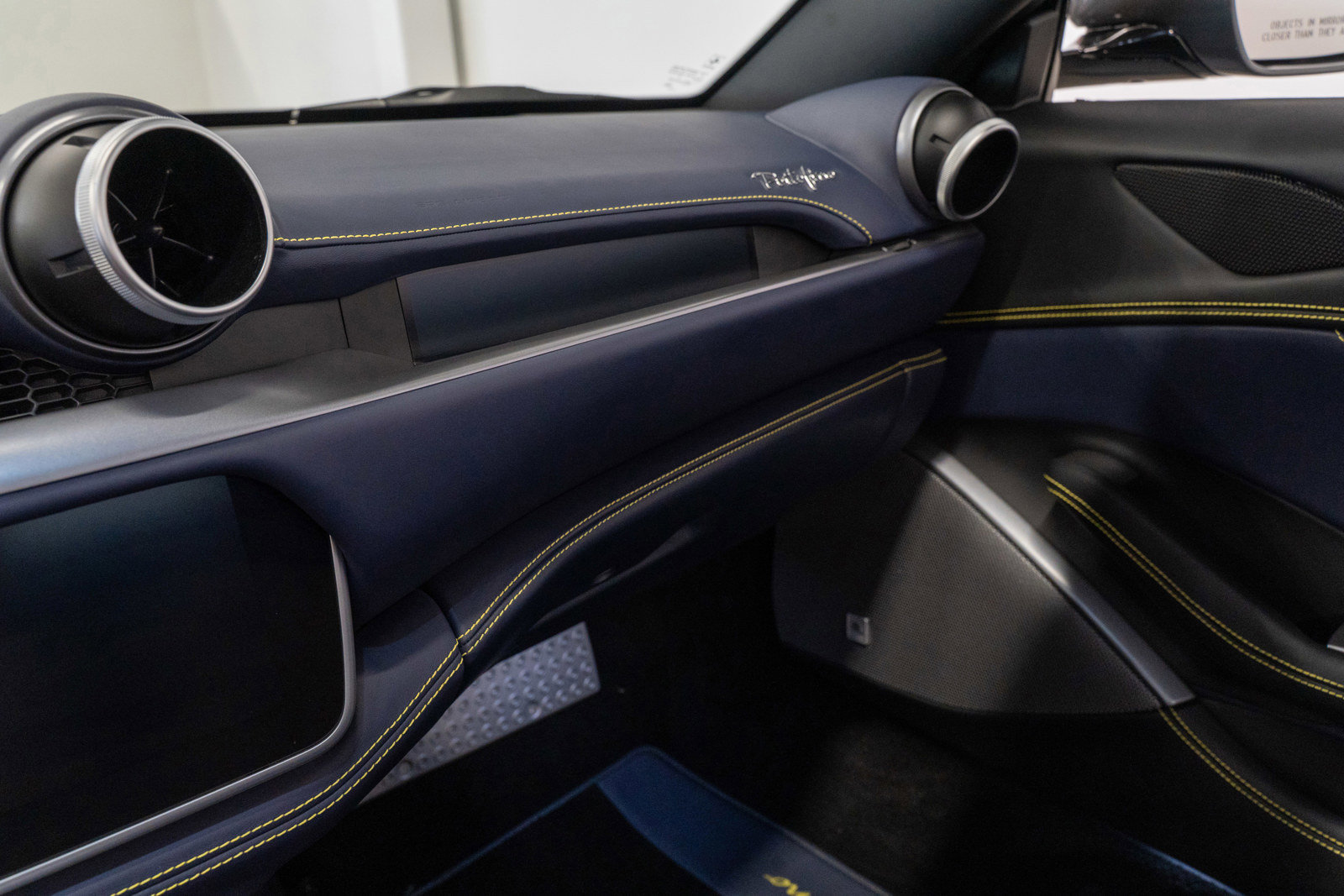 Used 2019 Ferrari Portofino RWD image 11
