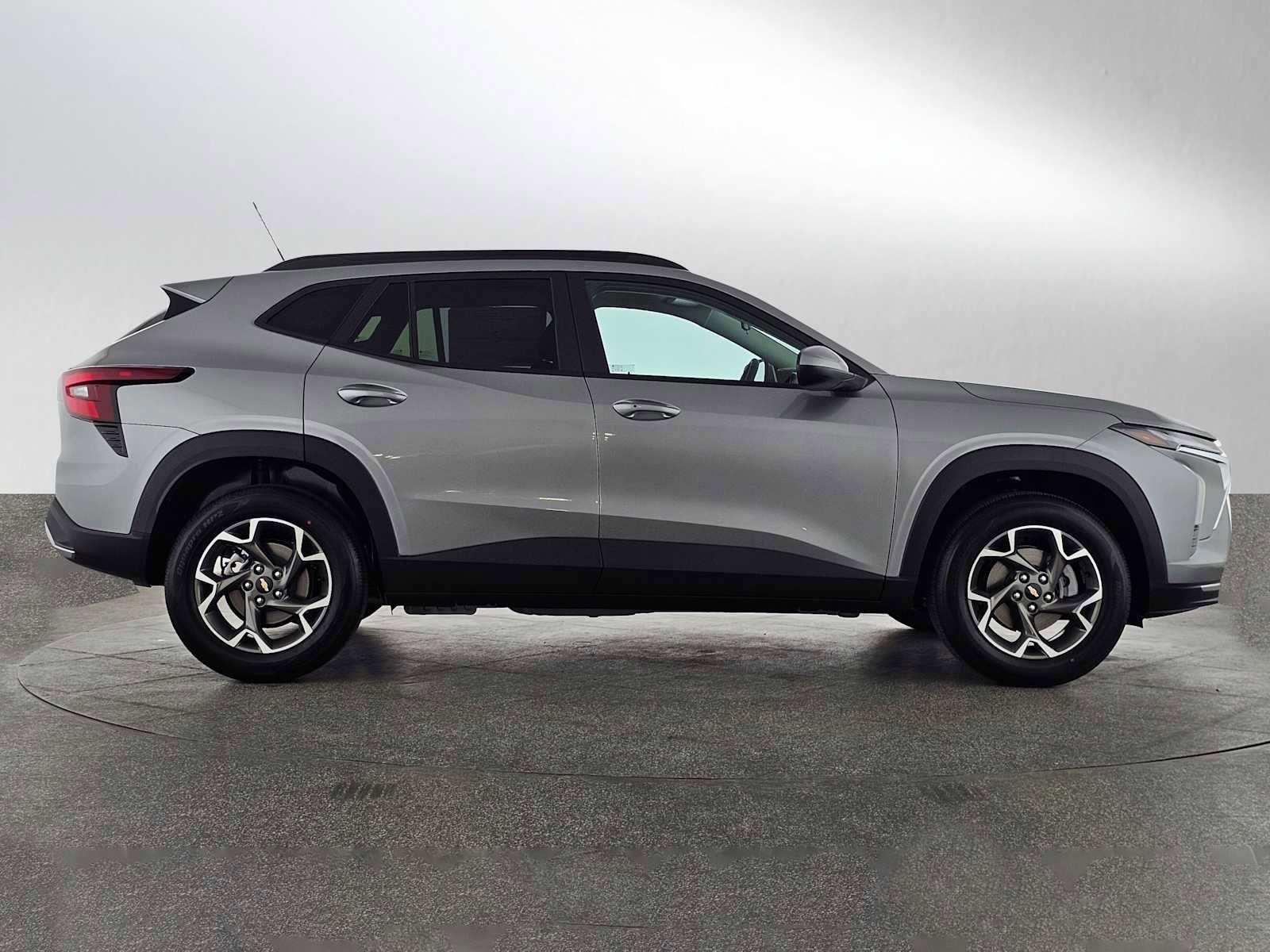 New 2026 Chevrolet Trax LT w/ Driver Confidence Package image 2