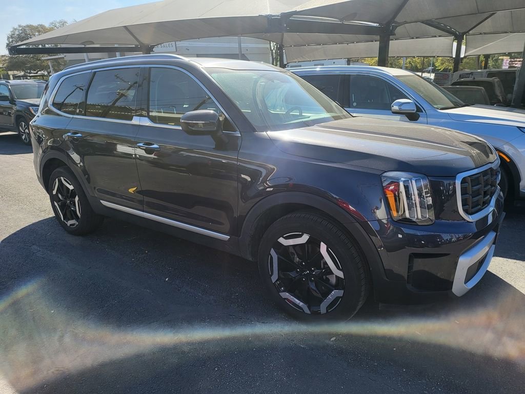 Used 2025 Kia Telluride S image 13
