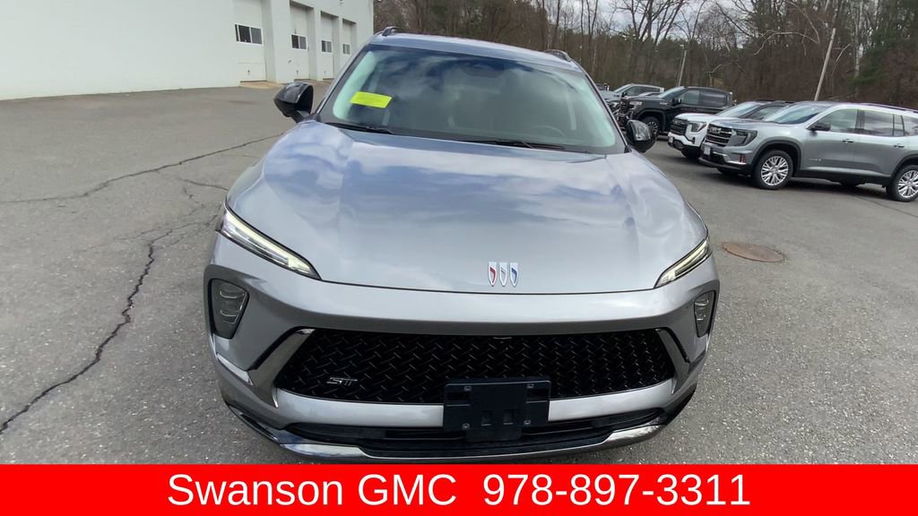 Certified 2025 Buick Envision Sport Touring image 3