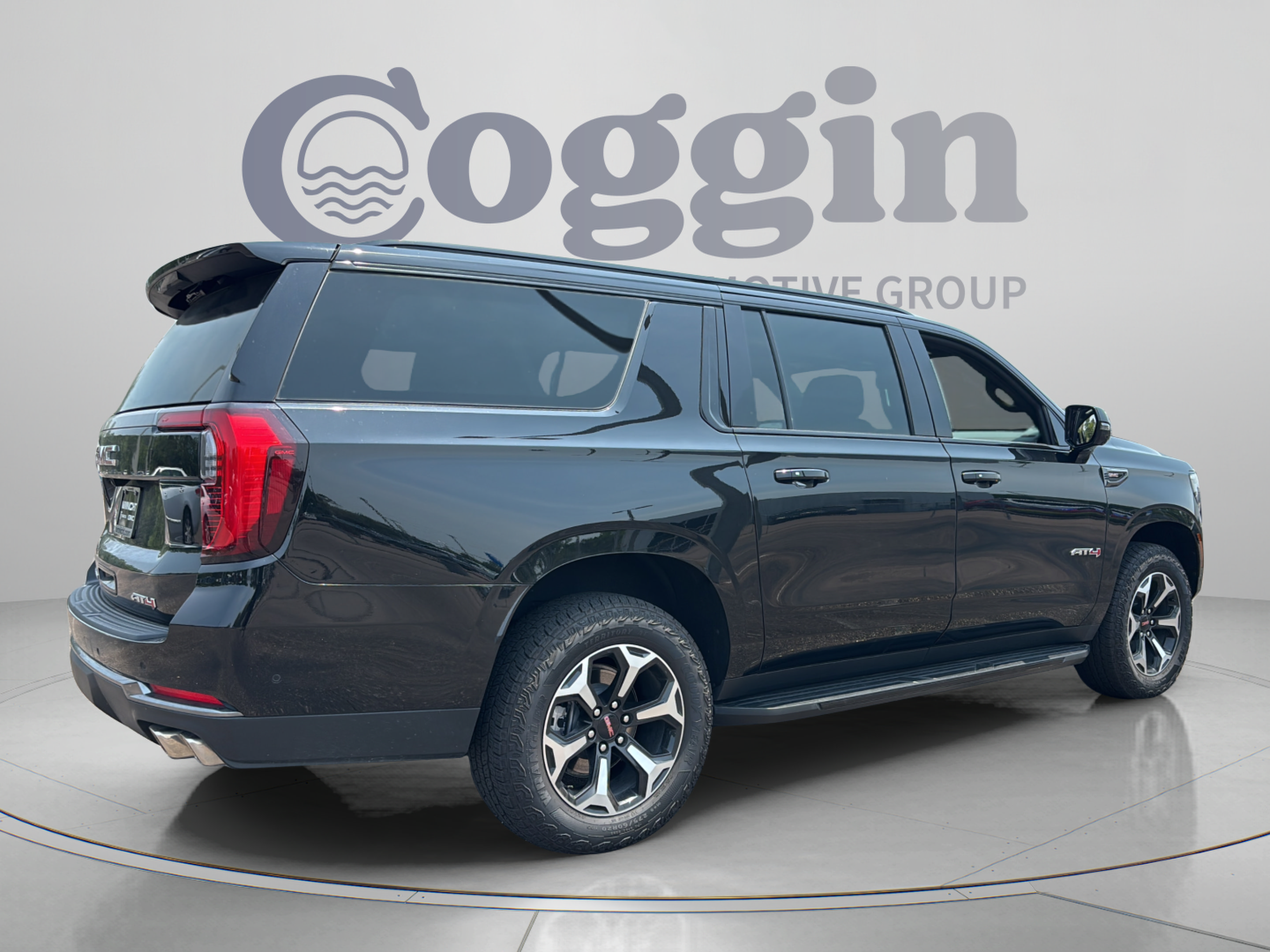 Used 2025 GMC Yukon XL AT4 AWD/4WD image 4