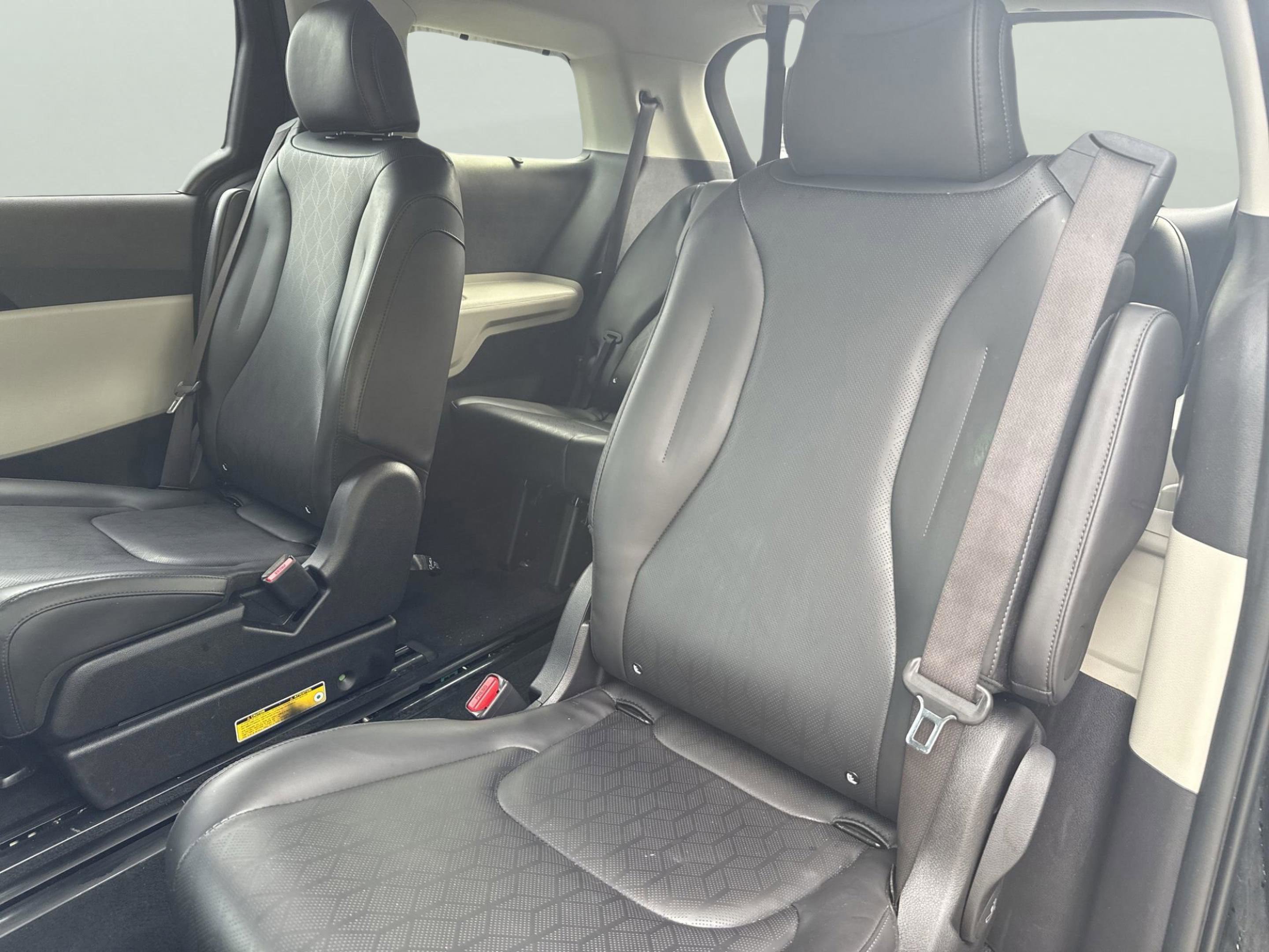 Used 2023 Kia Carnival SX image 17