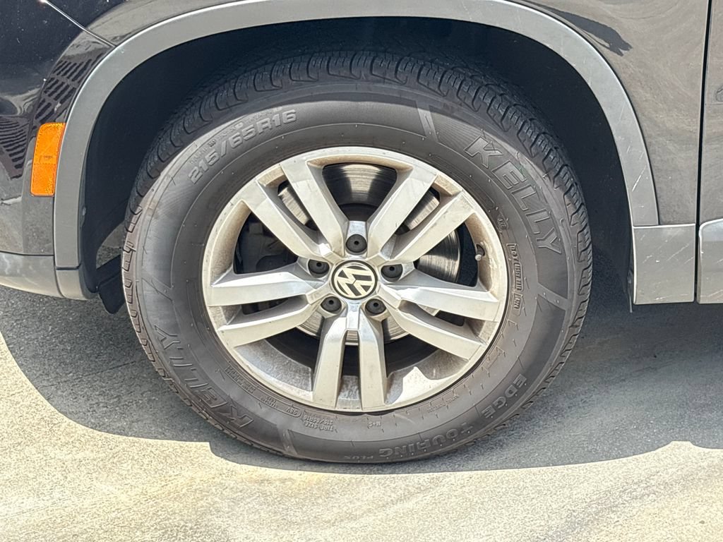 Used 2017 Volkswagen Tiguan S FWD image 11