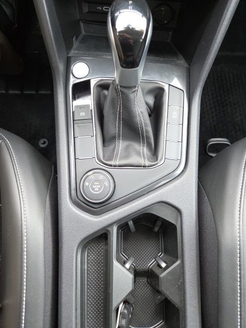 Used 2024 Volkswagen Tiguan SE w/ Panoramic Sunroof Package AWD/4WD image 18