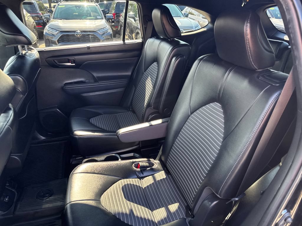 Used 2022 Toyota Highlander XSE AWD/4WD image 39