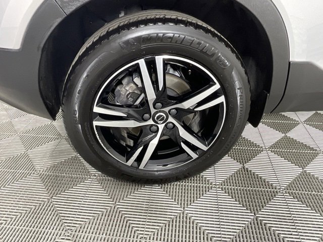 Used 2024 Volvo XC40 B5 Core image 8