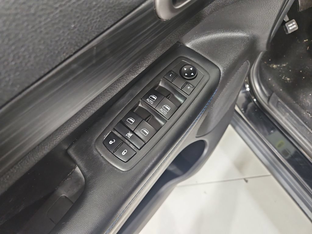 Used 2019 Jeep Grand Cherokee Laredo RWD image 12