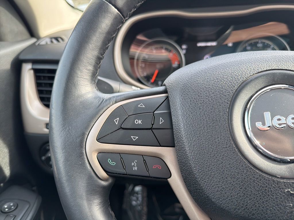 Used 2016 Jeep Cherokee Limited w/ Luxury Group image 25