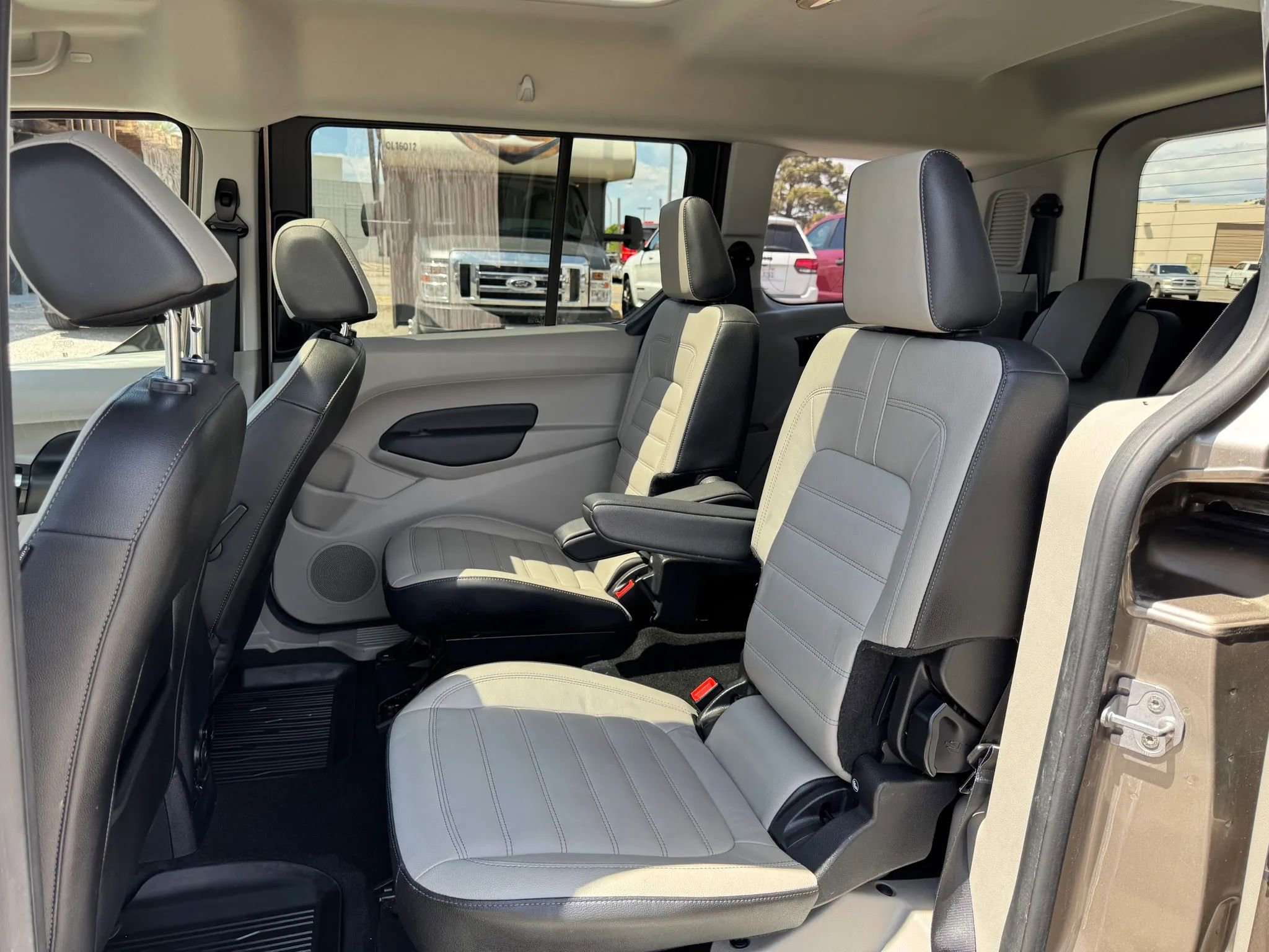 Used 2019 Ford Transit Connect Titanium w/ Titanium Premium Package FWD image 15