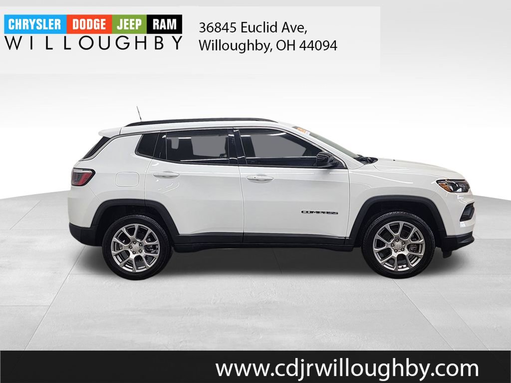 Used 2024 Jeep Compass Latitude image 4