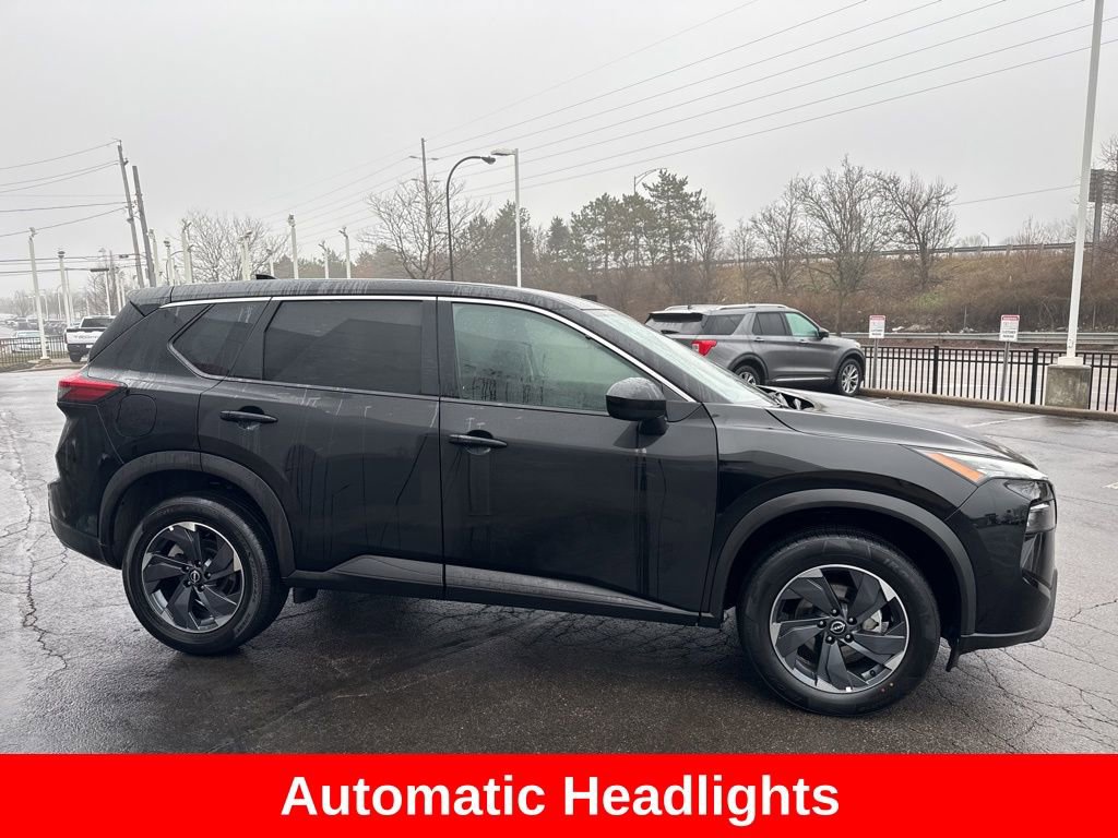 Used 2025 Nissan Rogue SV image 8