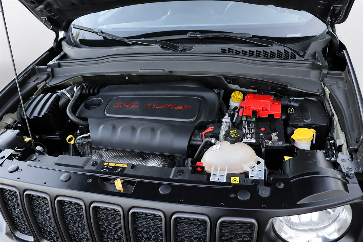 Used 2021 Jeep Renegade Latitude AWD/4WD image 42