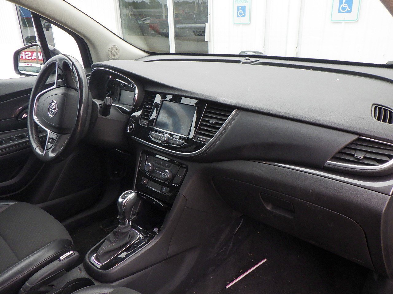 Used 2022 Buick Encore Preferred image 2