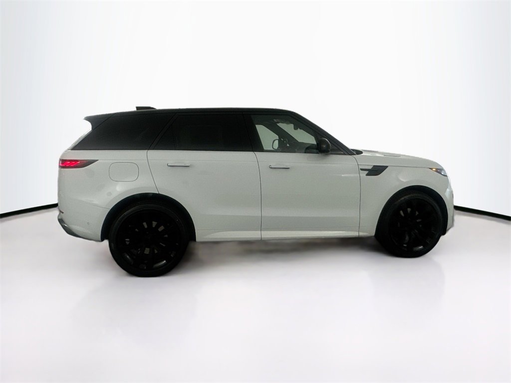 New 2026 Land Rover Range Rover Sport Dynamic SE image 4