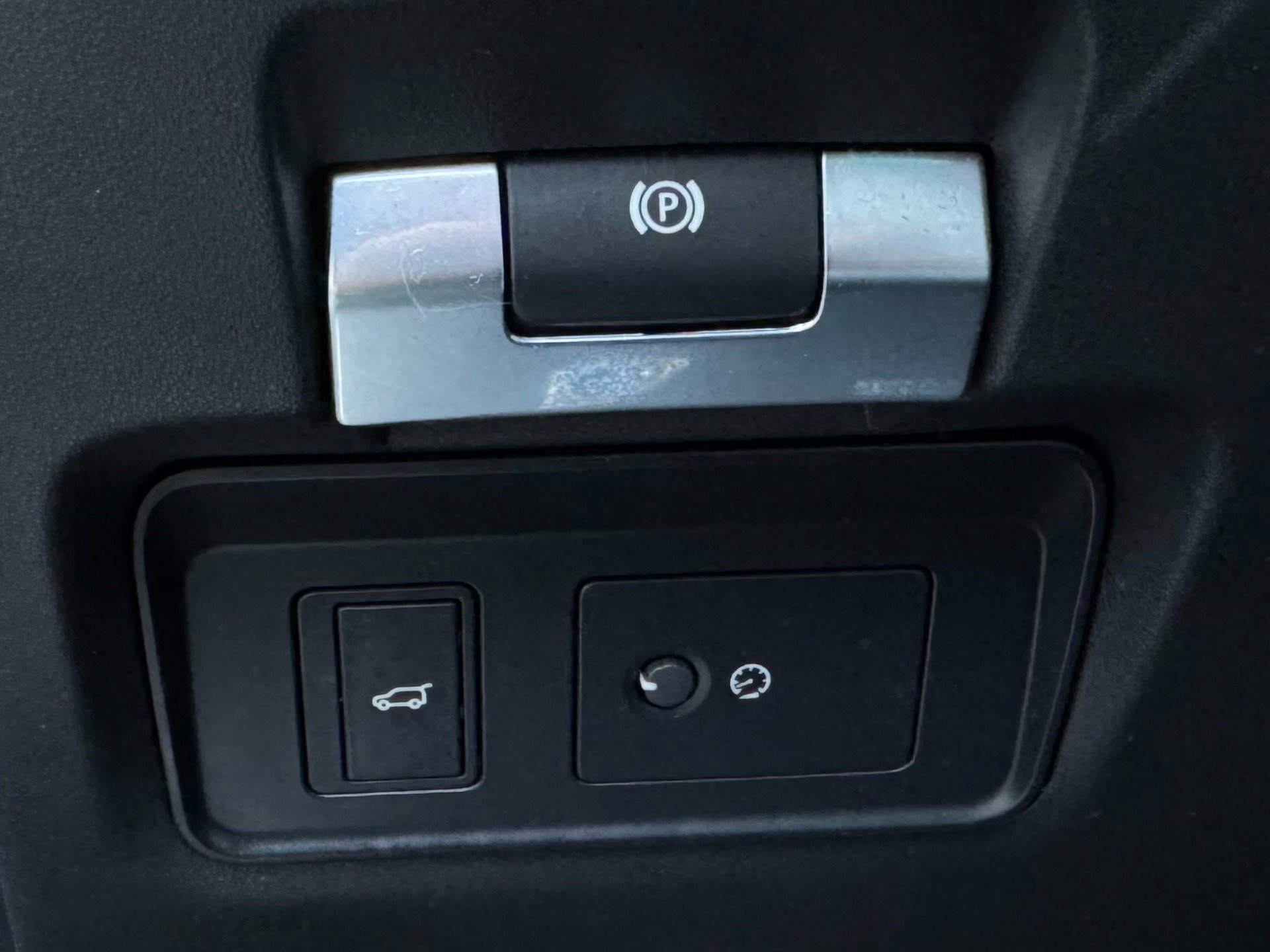 Used 2020 Land Rover Range Rover Evoque R-Dynamic SE image 19