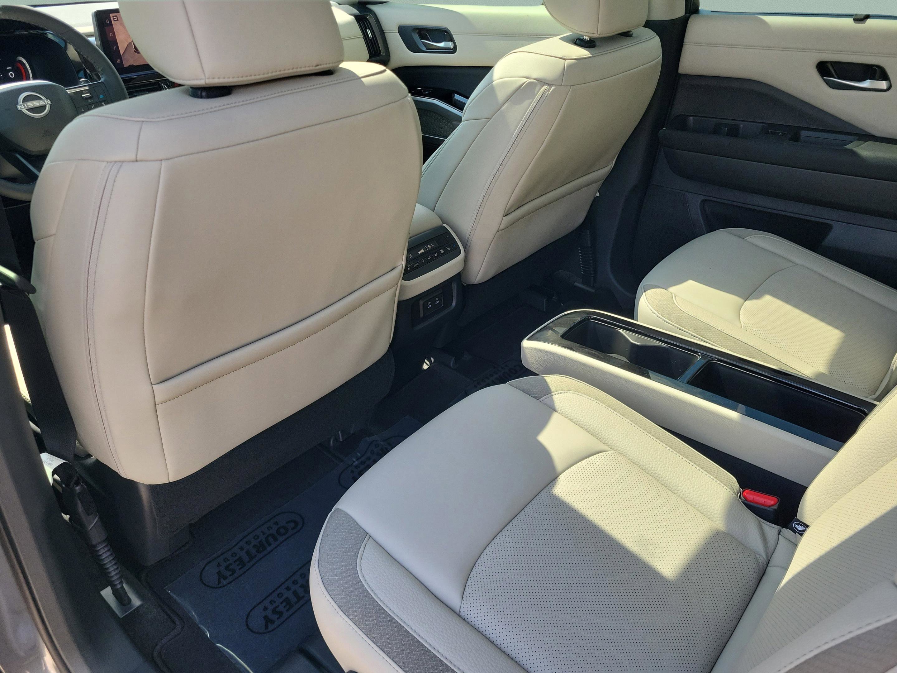 New 2026 Nissan Pathfinder SL image 14