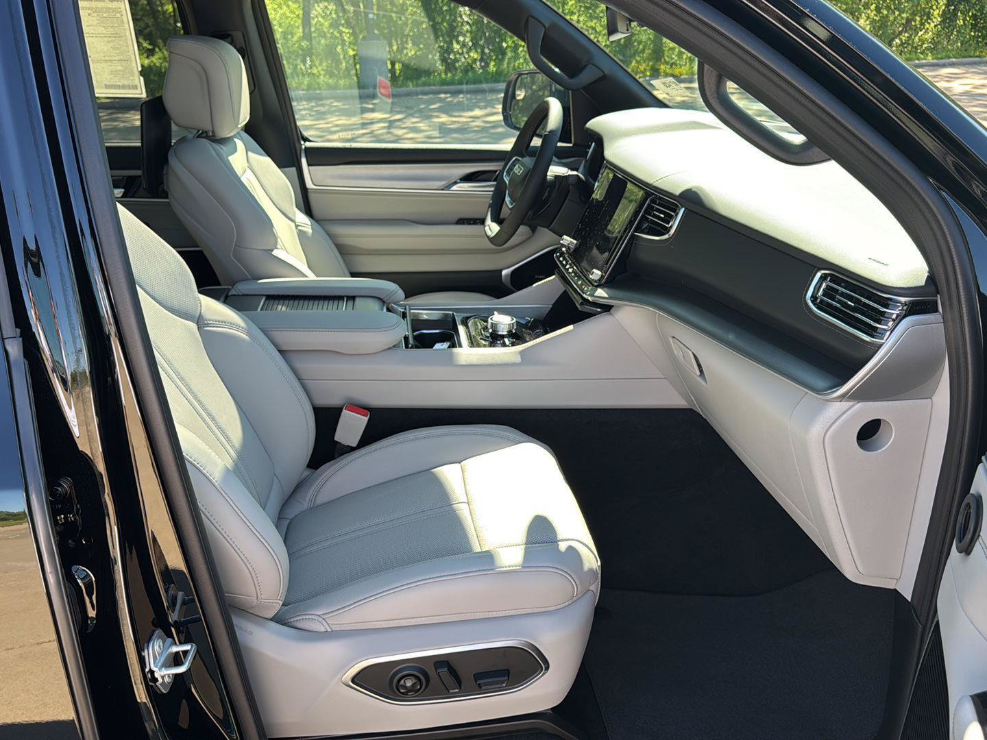 New 2026 Jeep Grand Wagoneer Limited AWD/4WD image 31