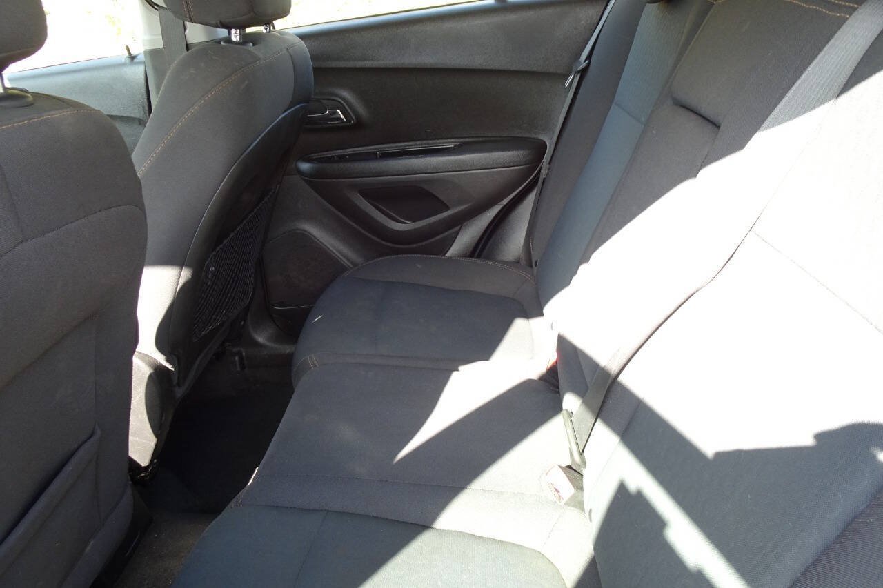Used 2019 Chevrolet Trax LS AWD/4WD image 16