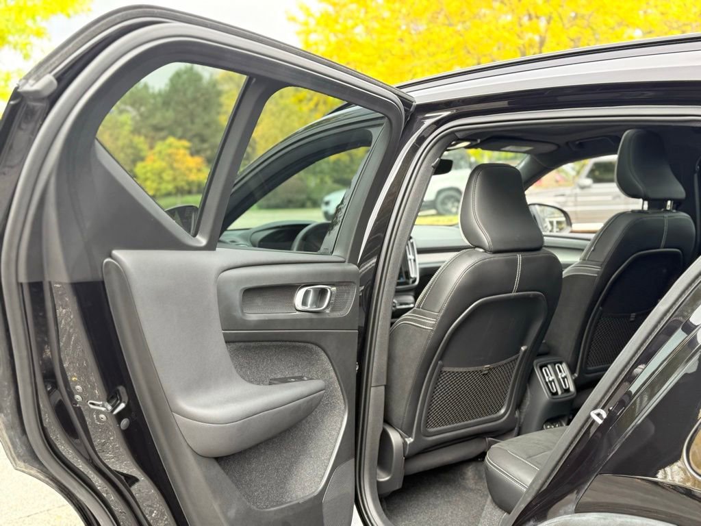 Used 2021 Volvo XC40 P8 Recharge w/ Advanced Package image 18