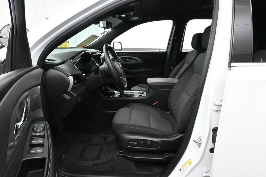 Used 2023 Chevrolet Traverse LT FWD image 11