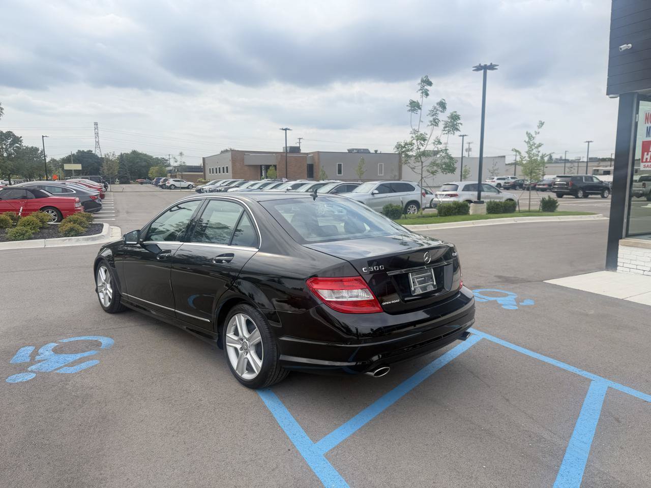 Used 2011 Mercedes-Benz C 300 4MATIC Sedan image 7